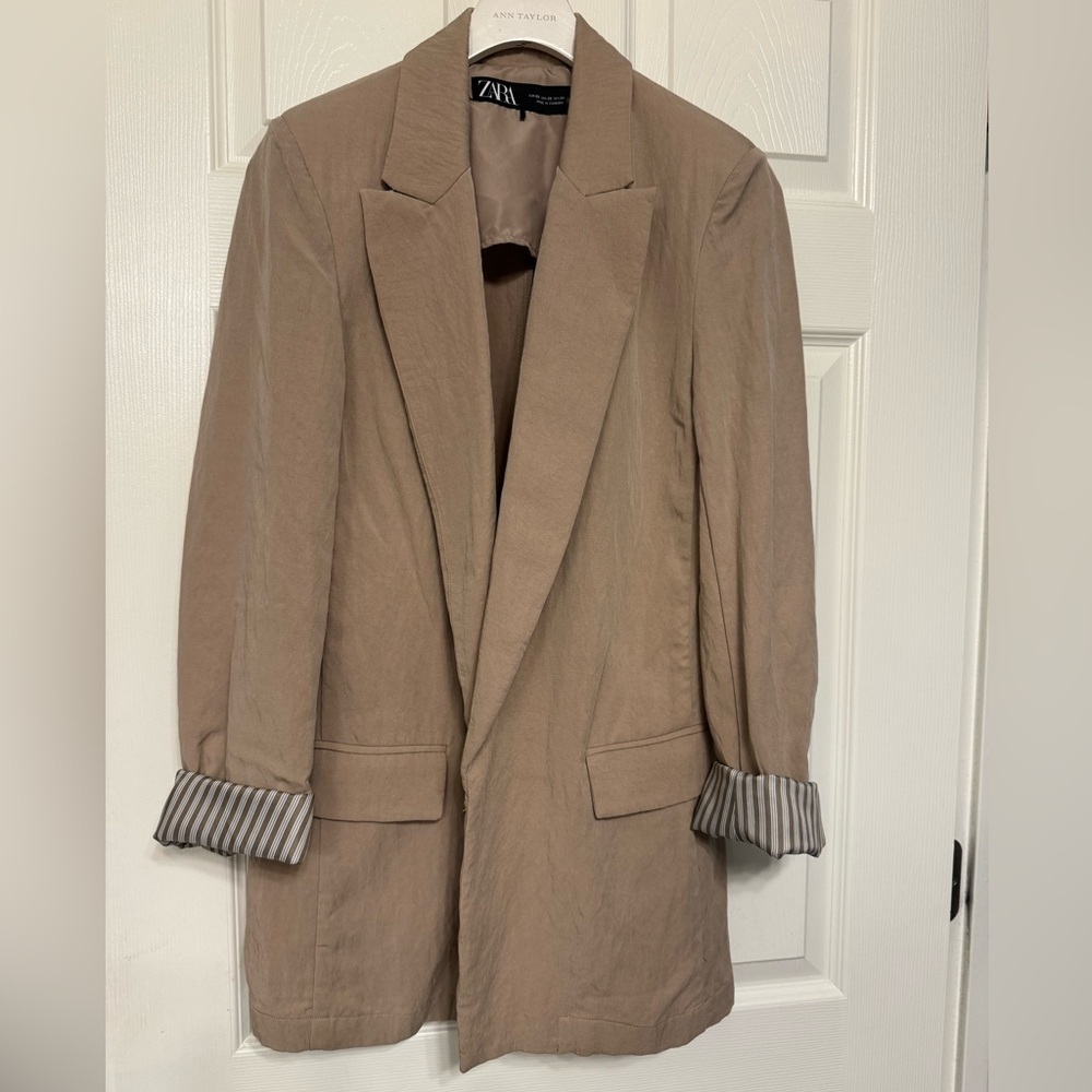 New (w/o tag) CONTRASTING ROLLED UP SLEEVE BLAZER 🪴- price is firm🪴 - Picture 8 of 8